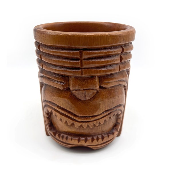 Tasse vintage en bois Tiki. Totem hawaïen vintage, sculpture polynésienne de dieu Kanaloa par Ali'i Woods. Grande tasse MCM faite main d'art populaire des années 1960