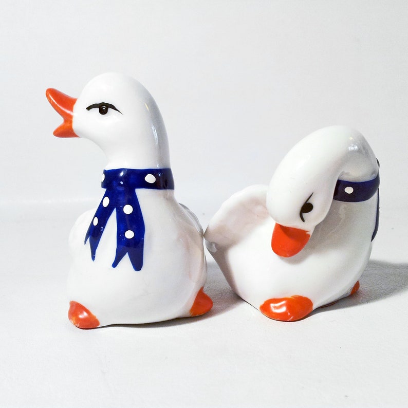 Vintage Duck Salt /& Pepper Shakers Retro Cruet Set Collectible Kitchenalia Pottery Tableware Dispensers Novelty Ceramic Duckling Figurines