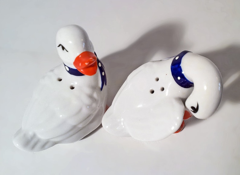 Vintage Duck Salt /& Pepper Shakers Retro Cruet Set Collectible Kitchenalia Pottery Tableware Dispensers Novelty Ceramic Duckling Figurines