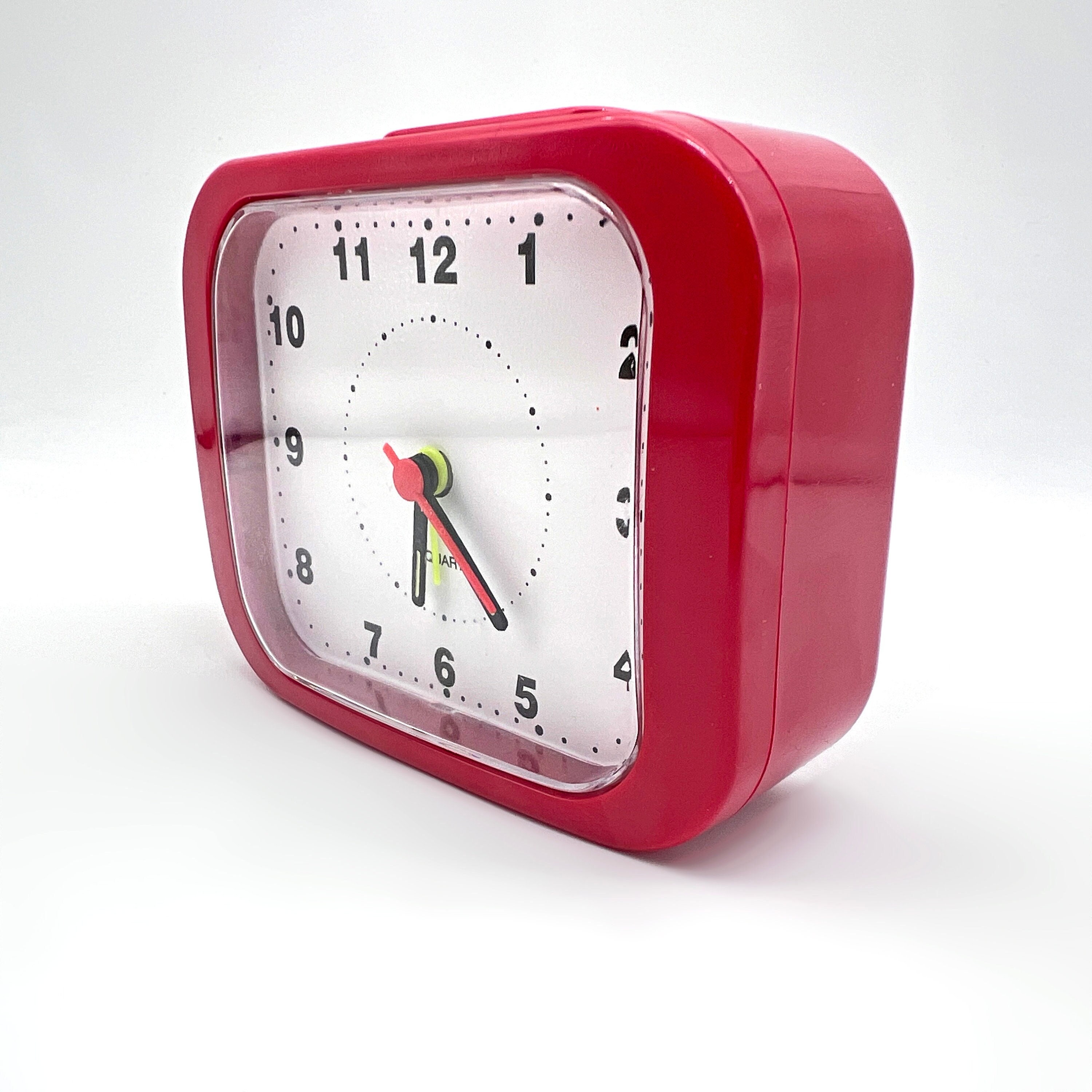 1 reloj despertador analógico silencioso, pequeño, silencioso, sin tictac,  de viaje, de mesa, con función de repetición de luz nocturna, funciona con  pilas, pantalla grande, escritorio para dormitorio, oficina (blanco) Rojo  Verde