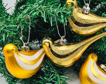 Set 6 Baubles. Gold Matt & Shiny Acrylic Birds. Vintage Abstract Christmas Tree Ornaments. Retro Festive Xmas Holiday Hanging Decorations
