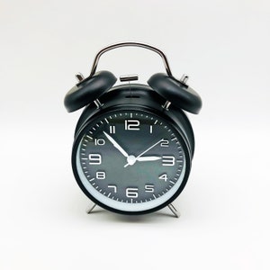 Horloges pour Mur de Salon Motif Coeur Aimant Horloge silencieuse sans  tic-tac,Horloge Murale numérique à Piles de 8 Pouces pour la décoration de  Bureau d'école : : Cuisine et Maison