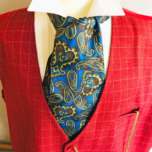 Gentleman's Ascot Cravat. DUGGIE NECKWEAR Yellow & Blue Abstract Paisley Pattern. 20th Century Vintage Men's MCM Neck Scarf 1960s Accessory