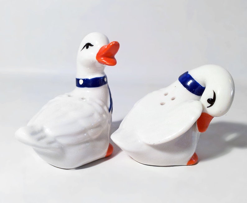 Vintage Duck Salt /& Pepper Shakers Retro Cruet Set Collectible Kitchenalia Pottery Tableware Dispensers Novelty Ceramic Duckling Figurines