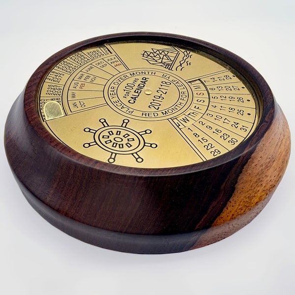 Perpetual Desktop Calendar. 100 Year Day Month Date Rotary Dial Display. 4.5" diameter Turned Rosewood & Brass Tone Metal. Nautical Theme.