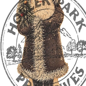Peut inclure: Une découpe en papier de style vintage représentant le Père Noël vêtu d'un long manteau et d'un bonnet marron foncé bordés de fourrure. Il tient un petit sapin de Noël vert orné de boules rouges et dorées. Un filigrane circulaire indique HOLLER PARK PRIMITIVES.