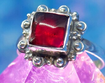 2.30cts Solitaire Natural Red Garnet 925 Silver Ring US Size 7 (UK size N)