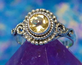 1.04cts Solitaire Natural Yellow Citrine 925 Silver Ring US Size 7 (UK size N)