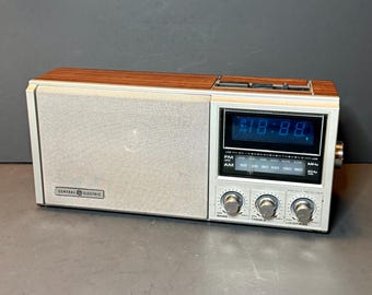 RARE 1980s GE Clock Radio with Alarm Clock Model 7 General Electric