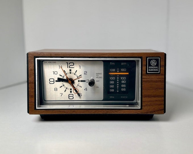 Vintage General Electric Alarm Clock Radio GE Wood Grain Model 45507D