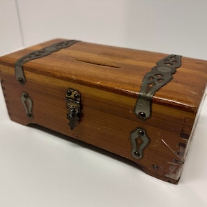 Vintage Cedar Chest Storage Jewelry Box Hinged Top, Front Latch 9x5x3.5 1950&#39;s