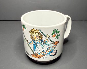 Raggedy  Ann Cup Bobbs-Merrill Company Inc Oneida-Ware 1969 Melamine Vintage