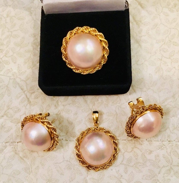 22K genuine gold, with pink Mabe pearls, set of ea