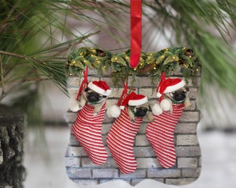 Pug Ornament - De kousen werden opgehangen - Muurhanger van Pugs and Kisses