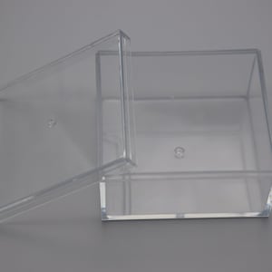 Caja de plástico transparente – cuadrado de 4 pulgadas x 2 pulgadas de alto  – 6 cajas por paquete