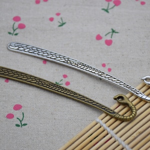 2Pieces Metal Hand Bookmarks,Claw Bookmarks,Readers Gift,Book Lover Gifts,Bookmark Gift,Christmas Gift