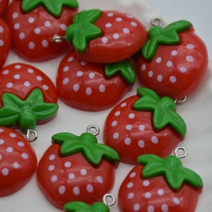 DREMISI 60 Stück Harz-Erdbeeren – Flache Rückseite Für DIY & Schmuck