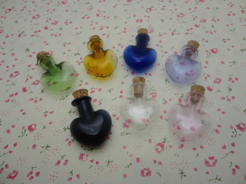 DIY Pendant 25mmx23mmx10mm Miniature tiny Potion Vials 6pcs Mix Color Heart Glass Bottles with cork