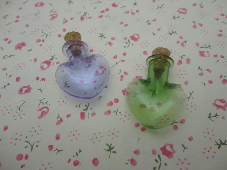DIY Pendant 25mmx23mmx10mm Miniature tiny Potion Vials 6pcs Mix Color Heart Glass Bottles with cork