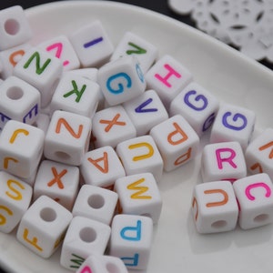 100 Plastic Beads White Beads With Mixed Colors Mixed Letter Acrylic Cube Bead For Jewelry Making DIY Craft Square Name Bead Bracelet 10mm