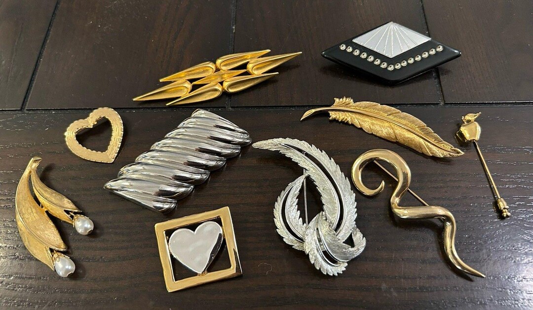 Lot 10 Vintage Designer Brooches / Pins Sarah Coventry Monet Lot 10 Vintage Designer Brooches / Pins Sarah Coventry Monet