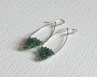 Brinco de gota de esmeralda