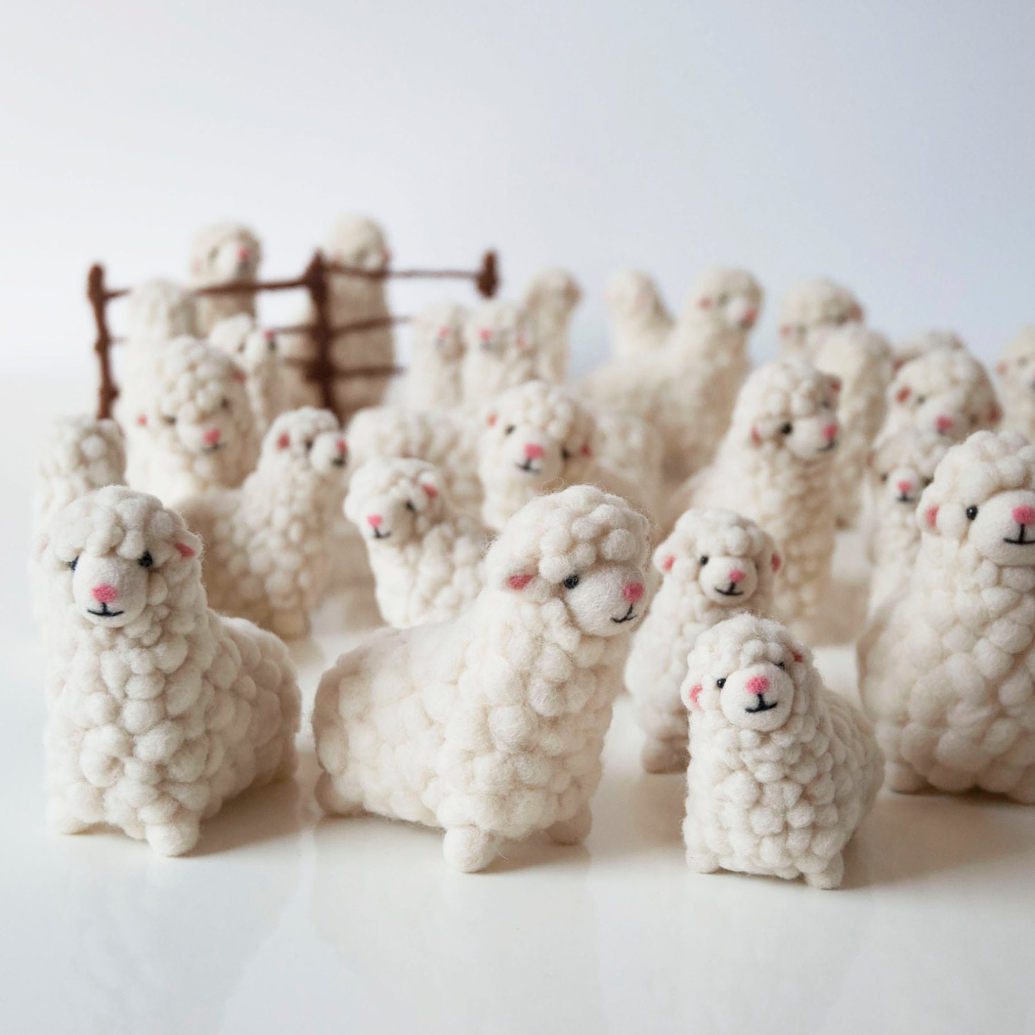 Maggie Le Mouton. Une Aiguille Originale Senti Sculpture Douce. Fabriqué à La Main en Angleterre, Fa