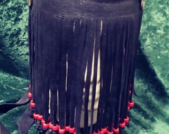 Máscara de chamán de lujo personalizada, de cuero de ciervo con cuentas de cuervo de vidrio a elección, máscara chamánica para cubrir el ojo, con flecos en el tercer ojo, para meditación y ritual de trance.