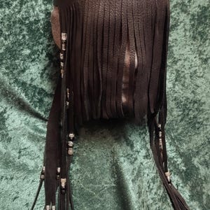 Máscara de trance ritual personalizada, cuero de ciervo, cuentas de vidrio y metal, Seidr nórdico Vitki Volva, ceremonia de viaje chamánico, boda, unión de manos, meditación. imagen 10