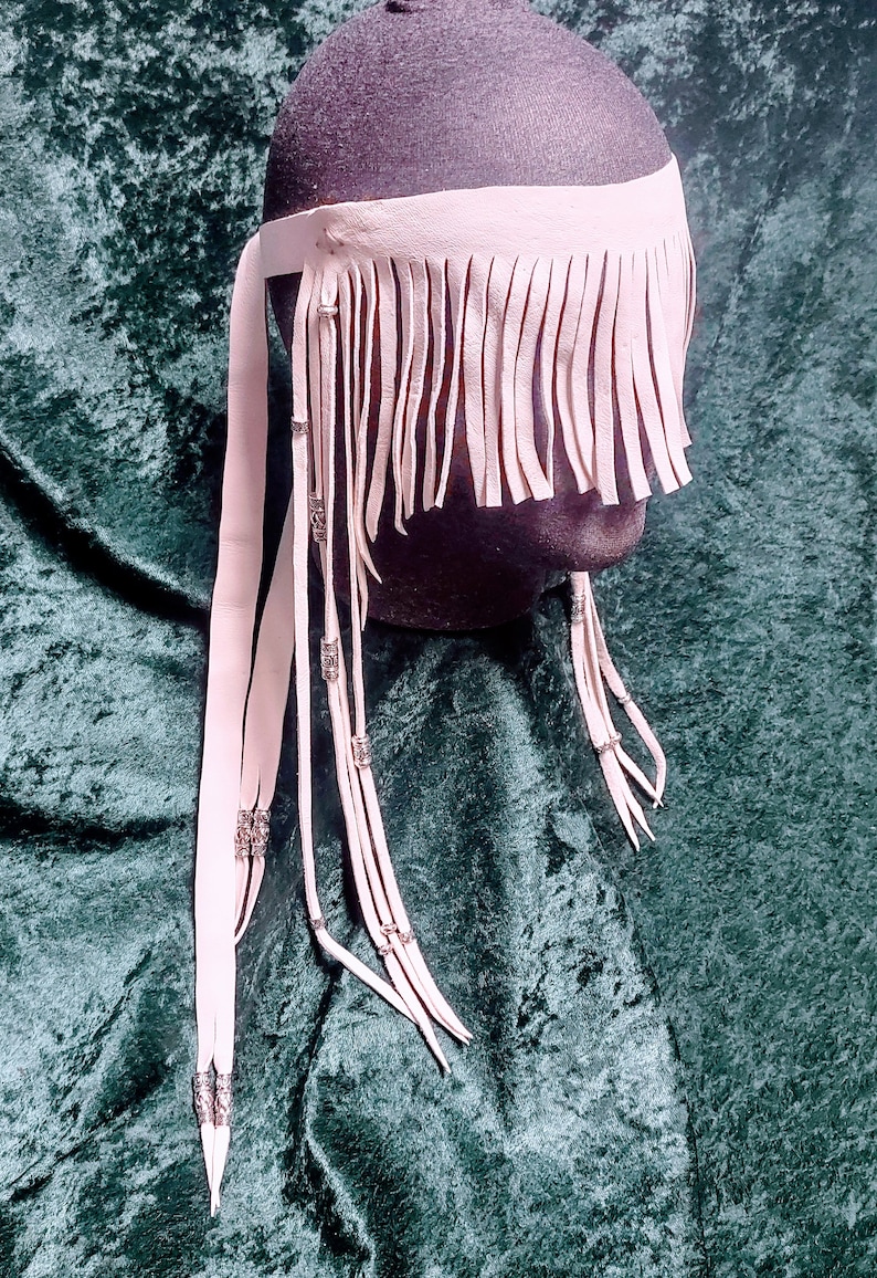 Máscara de trance ritual personalizada, cuero de ciervo, cuentas de vidrio y metal, Seidr nórdico Vitki Volva, ceremonia de viaje chamánico, boda, unión de manos, meditación. imagen 4