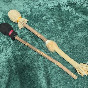 Mazo de tambor básico personalizado, suave, medio o duro, sencillo o elegante, gamuza de ciervo sobre palo de sauce, mazo de tambor, baqueta de tambor, percutor de tambor Shaman