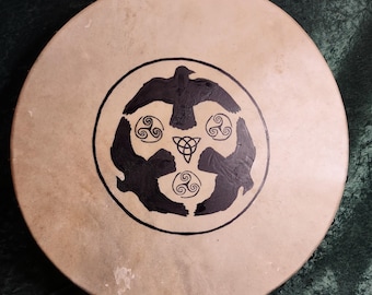 Tambor xamânico Morrigan Crow de 18 polegadas, estilo europeu, em couro cru de cabra, com baqueta, pintado à mão, celta, pagão, bodhrán, druida (11/06/2026)