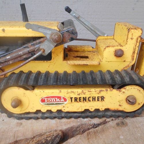 Vintage 1960s Tonka Pressed Steel shipping Trencher Toy, Yellow Backhoe on Tracks w Loader