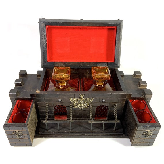 1970s Castle Bar Set with 2 Amber Glass Decanters and 4 Shot Glasses, Vintage Medieval Mid Century Man Cave Bar Decor