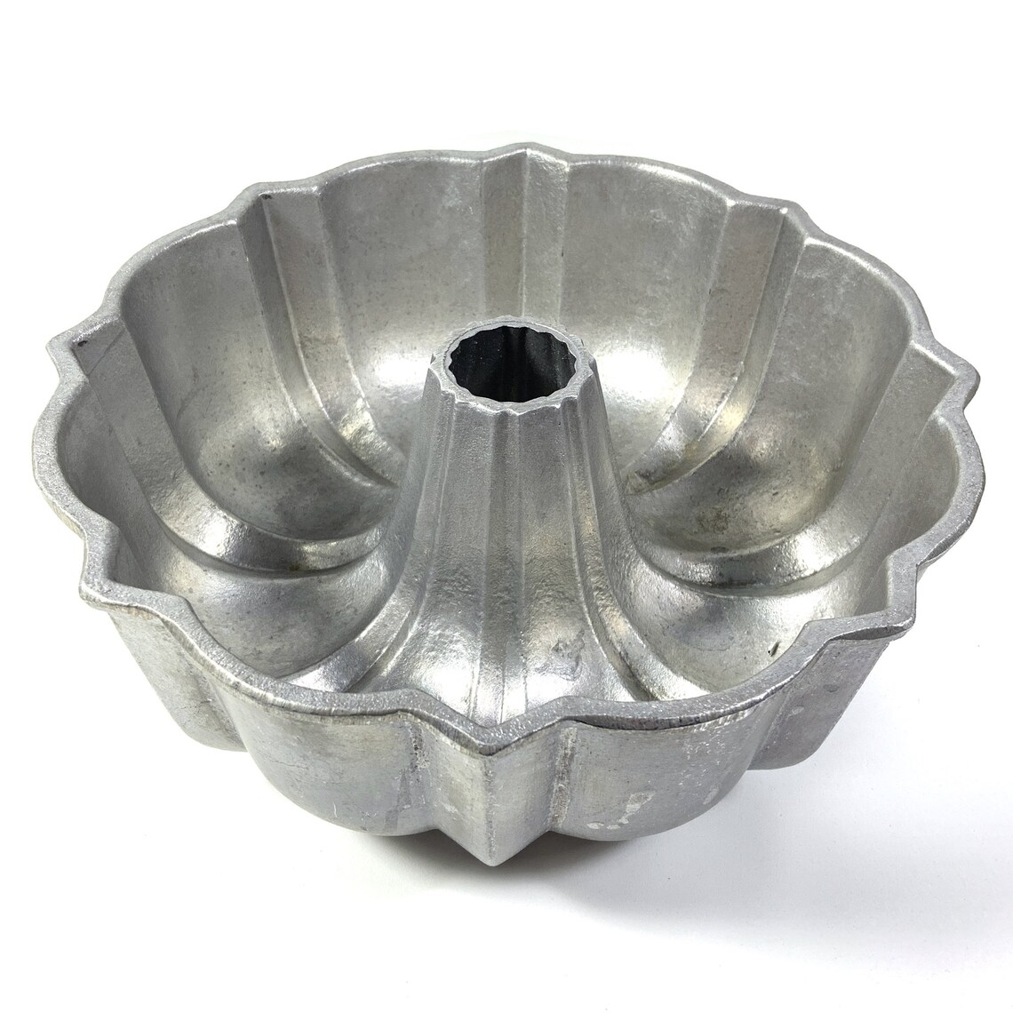 Vintage Bundt Cake Pan with Fluted Sides Large 11 Cast Etsy