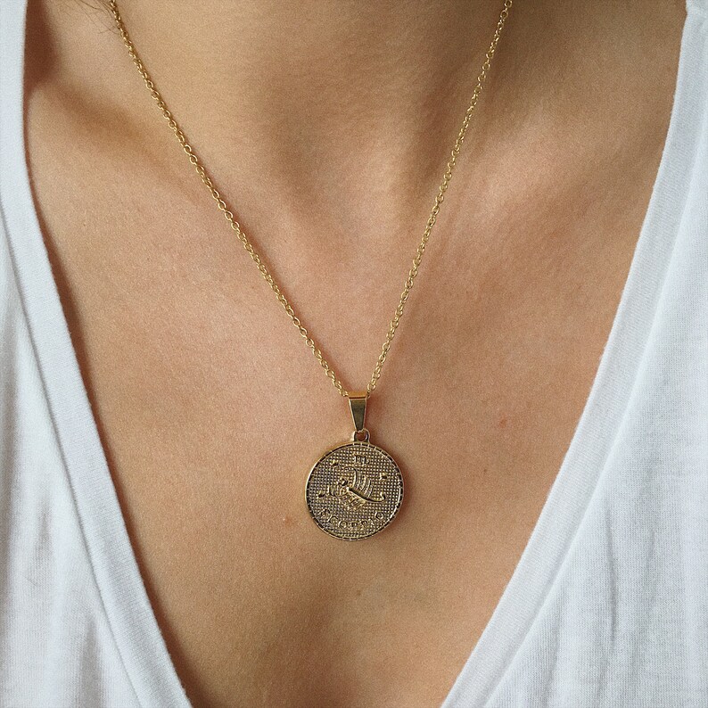 Gold necklace star sign Clearance