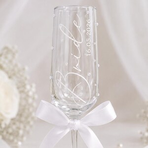 Personalised Bride Champagne Glass with Pearls, Wedding Morning Glass, Bridal Keepsake, Hen Party Gift, Custom Bride Flute