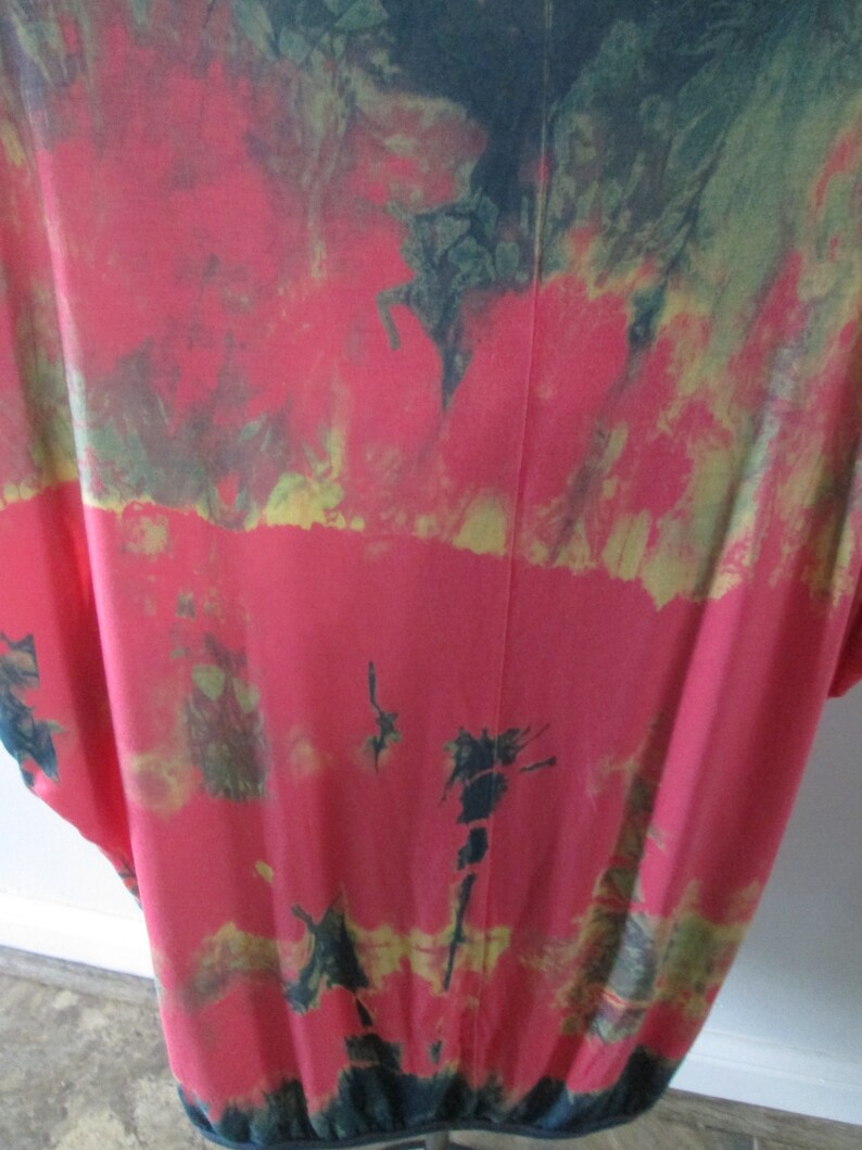 soft blend of rayon Machine wash tied resist indigo design. tumble dry polyester pink EXTRA LARGE new blouse indigo scoop neck