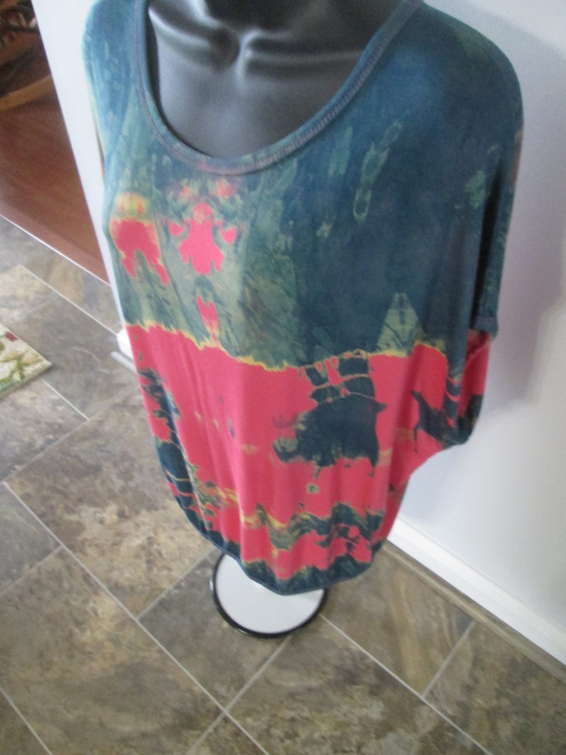 soft blend of rayon Machine wash tied resist indigo design. tumble dry polyester pink EXTRA LARGE new blouse indigo scoop neck