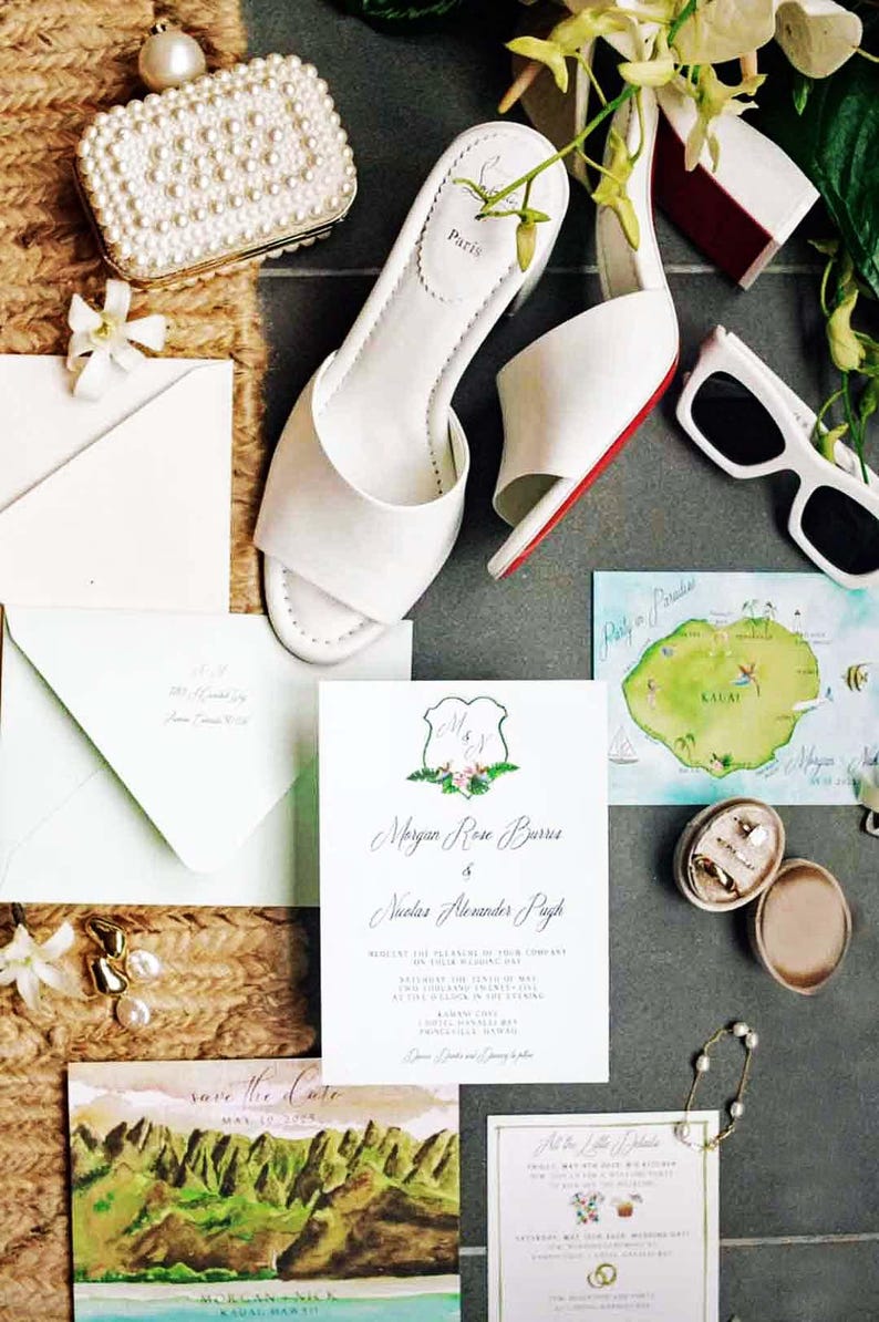 Conjunto de invitaciones de boda de Kauai, Hawái. Invitaciones de acuarela de destino personalizables, incluido el escudo de boda tropical. imagen 4