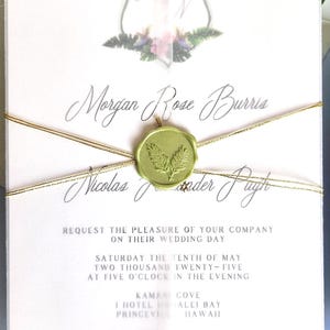 Conjunto de invitaciones de boda de Kauai, Hawái. Invitaciones de acuarela de destino personalizables, incluido el escudo de boda tropical. imagen 9
