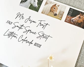 Cómo escribir las direcciones en los sobres de las invitaciones de boda