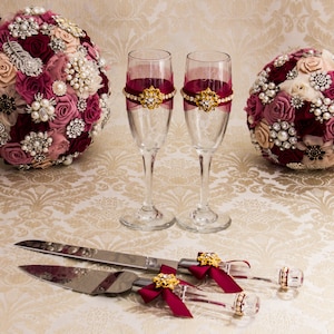 Wedding Champagne Flutes, Gold Wedding Glasses, Burgundy Toasting Flutes, Wedding Champagne Glasses, Wedding Cake Serving Set Wedding décor