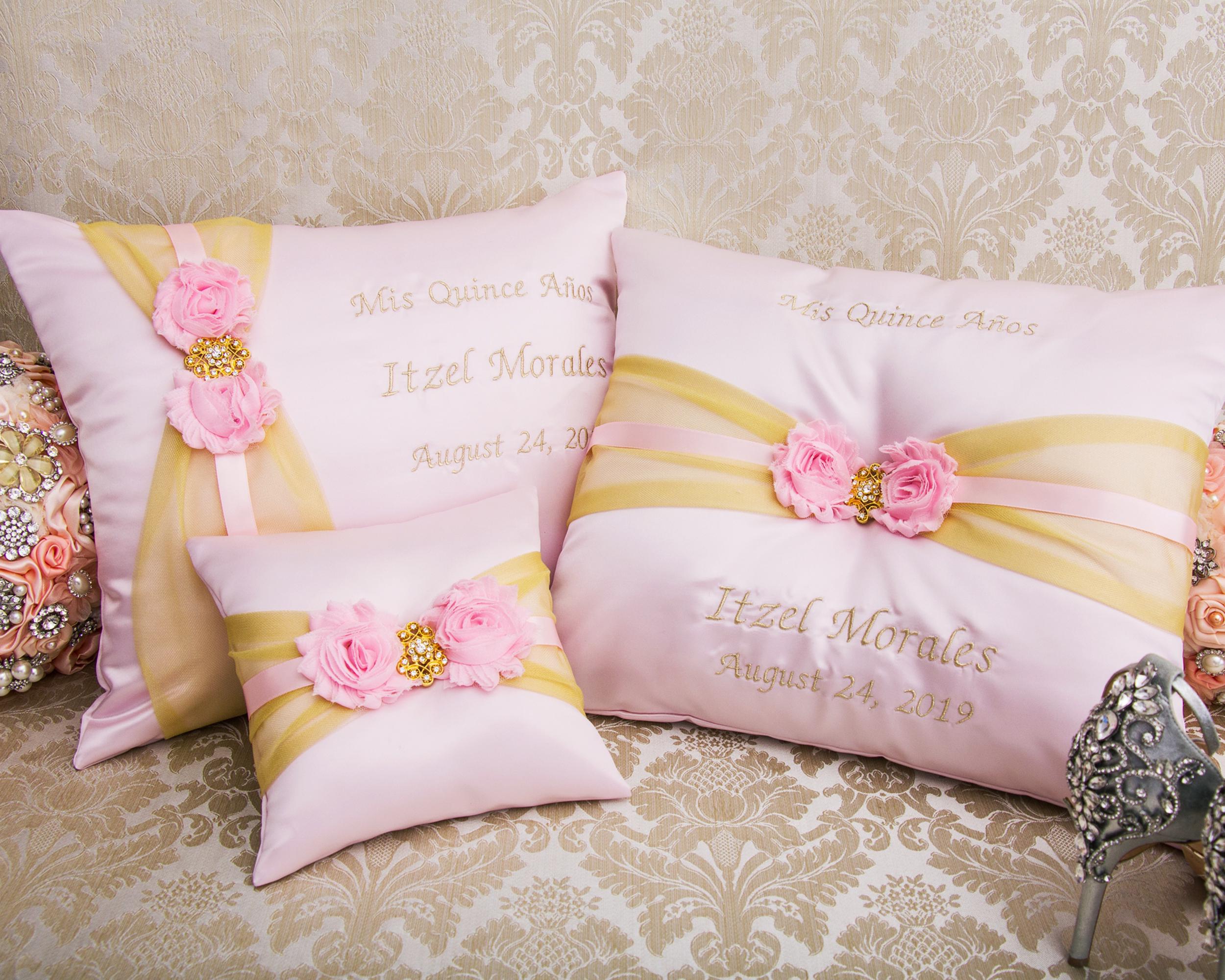 the pillows/916“15th　Anniversary　Special Lilac quinceanera pillows set / quinceanera-decor