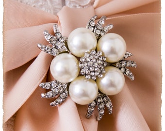 Pearl Brooch, Rhinestone Brooch, Pearl Wedding Brooch, Pearl bridal Brooch, Bridal Sash Brooch, Wedding Broach Pin