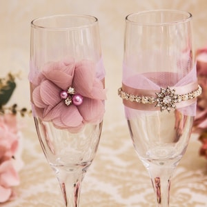 Personalized Wedding Champagne Flutes, Bridal Champagne Glasses, Wedding Flutes, Toasting Flutes, Bridal and Groom Flutes