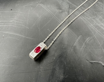 Gepolijst herenzilver 925 vierkante staafketting hanger met robijn edelsteen