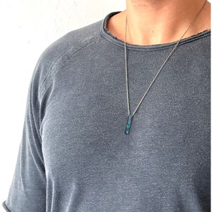 Men&#39;s Pendant Necklace: Natural Emerald on Oxidized 925 Sterling Silver Round Bar