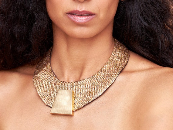 Amazon.com: Wellotus Women's Ancient Egyptian Gold Goddess Isis Choker  Necklace Hip Hop Chunky Chain Witch Wing Pendant Costume Cocktail Jewelry  (Antique Gold): Clothing, Shoes & Jewelry