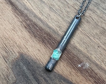 Herrhalsband - Naturlig smaragd i oxiderat 925 silver